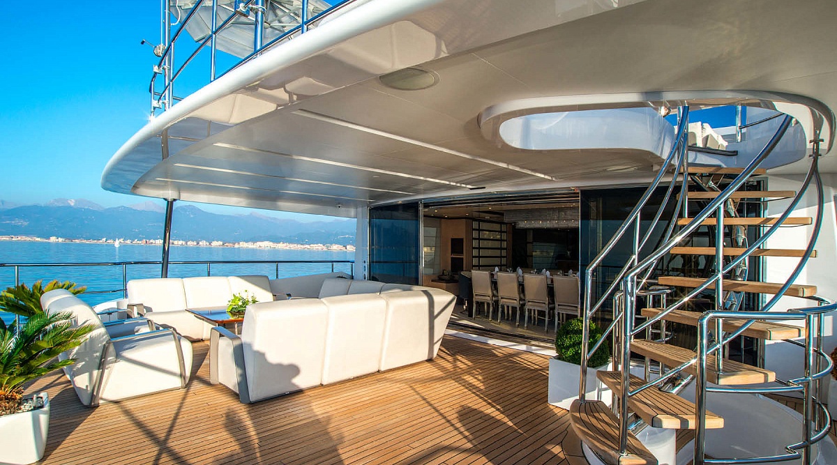 Аренда яхты Benetti Crystal 140 - NELA (Soy Amor) во Франции